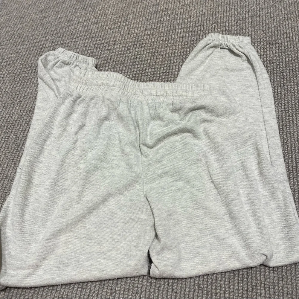 Urban Outfitters Out from Under Jenny Fleece Jogger Pant in Light Grey (XS) - Picture 7 of 8